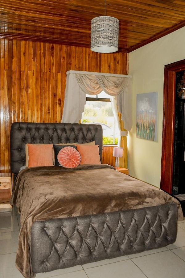 Bed and Breakfast Poas Paradise Poasito Екстер'єр фото