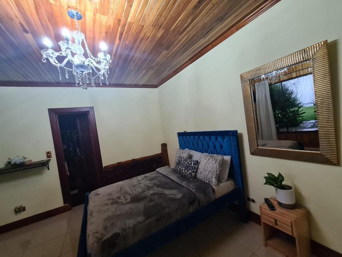 Bed and Breakfast Poas Paradise Poasito Екстер'єр фото